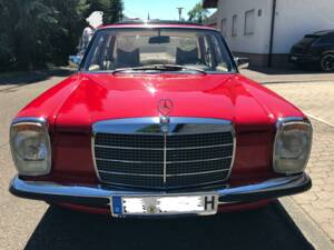 Image 2/7 of Mercedes-Benz 200 (1974)