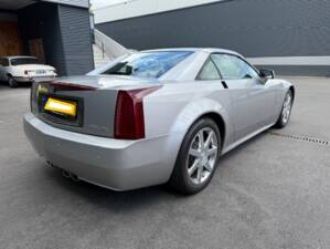 Image 9/31 of Cadillac XLR (2010)