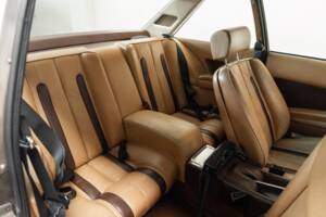 Bild 22/31 von Ferrari 400i (1981)