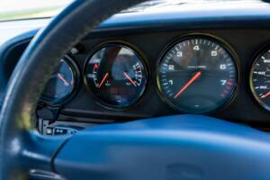 Image 30/52 of Porsche 911 Carrera 4 (1997)