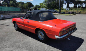 Image 3/33 de Alfa Romeo Spider 1300 (1976)