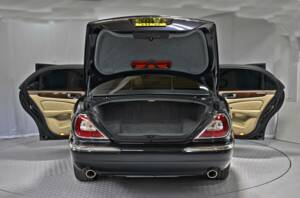 Image 21/50 of Jaguar XJ 8 4.2 (2006)