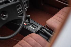 Bild 37/62 von Mercedes-Benz 190 E (1983)