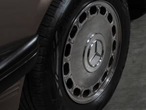Image 12/50 of Mercedes-Benz 560 SL (1988)