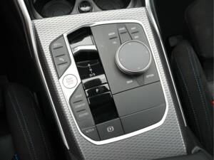 Image 40/50 of BMW 330i xDrive Touring (2025)