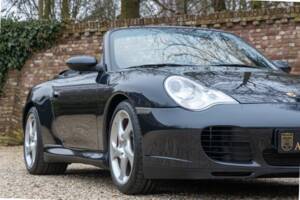 Image 18/50 of Porsche 911 Carrera 4S (2003)