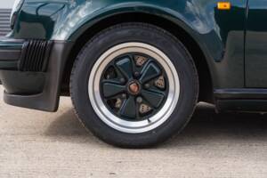 Image 51/52 of Porsche 911 Carrera 3.2 (1989)