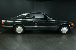 Immagine 7/50 di Mercedes-Benz 560 SEC (1990)