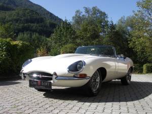 Image 5/37 of Jaguar E-Type 4.2 (1966)