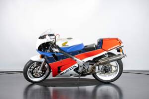 Immagine 1/48 di Honda VFR 750R RC 30 (1988)