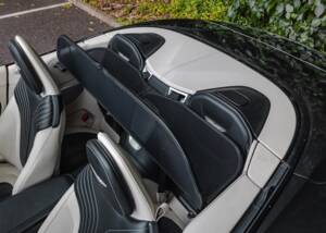 Image 20/39 of Aston Martin DB 11 Volante (2018)