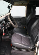 Bild 33/39 von Land Rover 90 (1989)