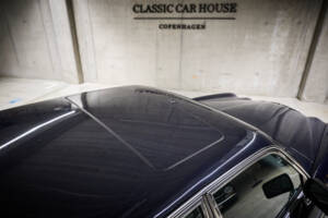 Image 23/97 of Daimler Double Six (1994)