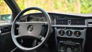 Imagen 57/69 de Mercedes-Benz 190 E 2.3-16 (1985)