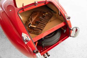 Image 26/30 of Jaguar XK 120 SE OTS (1953)