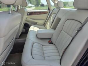 Bild 27/41 von Jaguar XJ 8 Executive (1997)