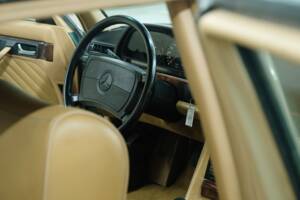 Bild 25/50 von Mercedes-Benz 420 SEL (1990)