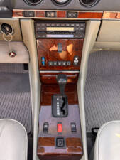 Afbeelding 44/59 van Mercedes-Benz 560 SL (1986)