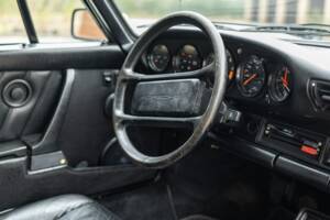 Afbeelding 28/45 van Porsche 911 Carrera 3.2 (WTL) (1988)