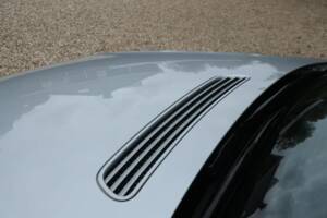 Immagine 46/50 di BMW 750i (2007)