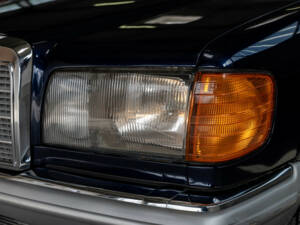 Immagine 19/40 di Mercedes-Benz 380 SE (1985)