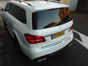 Image 13/98 of Mercedes-Benz GLS 63 AMG 4MATIC (2016)