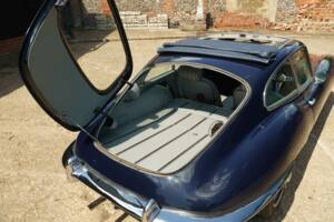 Image 34/35 de Jaguar E-Type (1968)