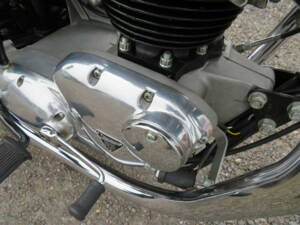 Image 23/50 de Triumph DUMMY (1970)