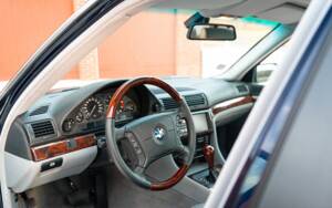 Image 21/55 of BMW 740i (1997)