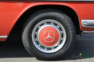 Image 42/50 of Mercedes-Benz 230&#x2F;6 (1973)