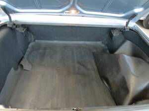 Image 18/43 of Peugeot 504 Convertible (1971)