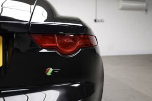 Afbeelding 29/50 van Jaguar F-Type R (2014)