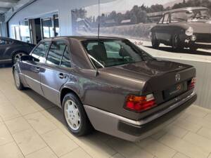 Image 9/19 de Mercedes-Benz 500 E (1992)