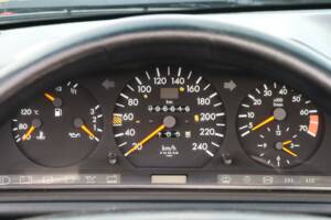 Image 10/50 of Mercedes-Benz E 220 (1994)