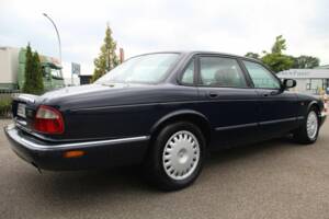 Bild 6/8 von Jaguar XJ 8 Executive (1997)