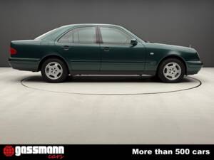 Imagen 4/15 de Mercedes-Benz E 220 Diesel (1997)