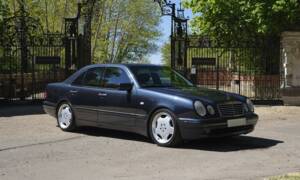 Immagine 1/50 di Mercedes-Benz E 55 AMG (1999)