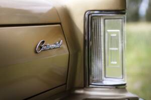 Bild 9/10 von Lincoln Continental Diamond Jubilee Gold Edition (1978)