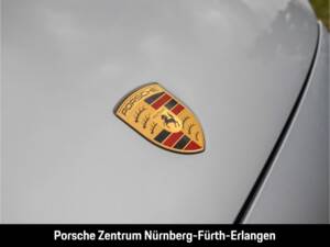 Image 11/50 of Porsche Cayenne S Electric (2026)
