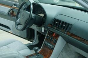 Bild 33/50 von Mercedes-Benz 300 SE (1992)