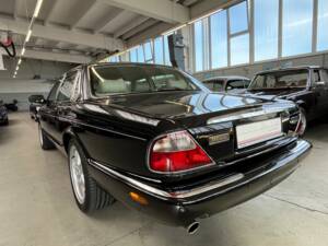 Image 33/50 of Jaguar XJ 8 Sovereign (2000)