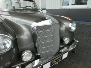 Image 20/23 of Mercedes-Benz 220 SE Cabriolet (1959)