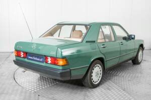 Obraz 26/50 pojazdu Mercedes-Benz 190 D 2.5 (1986)