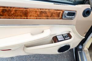 Image 21/21 of Daimler XJ 6 4.0 (1990)