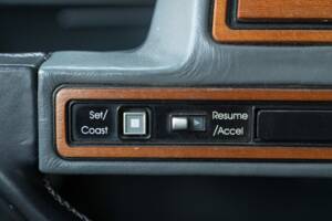 Immagine 43/50 di Cadillac Seville (1988)