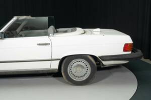 Immagine 7/8 di Mercedes-Benz 560 SL (1987)