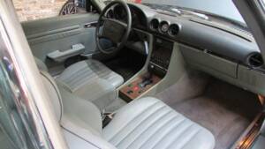 Afbeelding 16/17 van Mercedes-Benz 560 SL (1987)