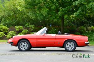 Image 2/50 of Alfa Romeo 2000 Spider Veloce (1981)