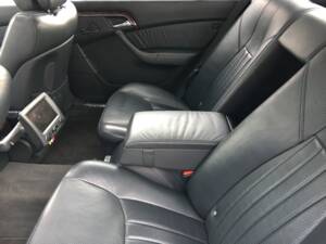 Immagine 11/38 di Mercedes-Benz S 55 AMG (2003)