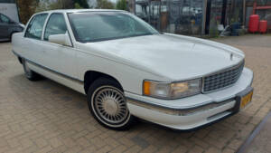 Bild 1/8 von Cadillac DeVille Concours (1995)